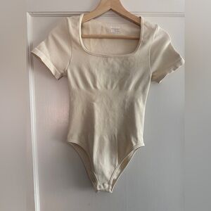 OQQ Cream Short Sleeve Bodysuit